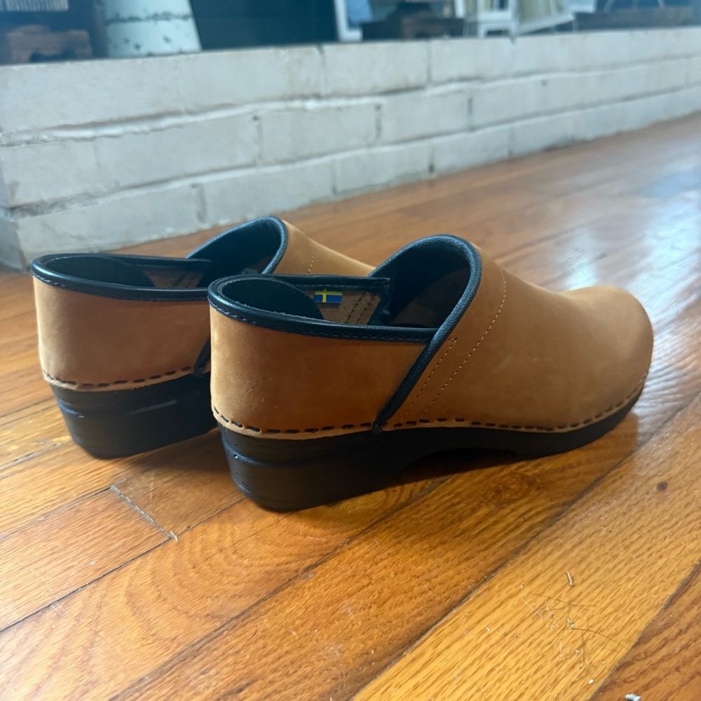 Women’s Congac Clogs